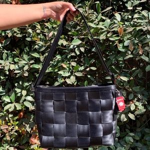 Harvey’s seatbelt bag